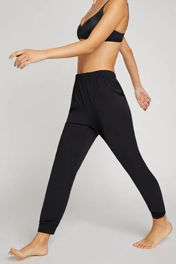 Lounge_SupremePant_Black_Ksenia_03