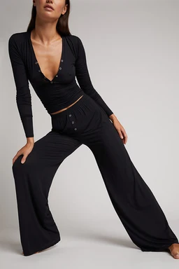 Lounge_WhippedPant_Black_Ksenia_01