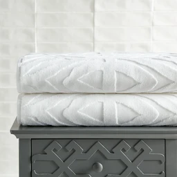 TowelStackWhite_85339e13-941f-45e0-81ba-5b13cf347c03
