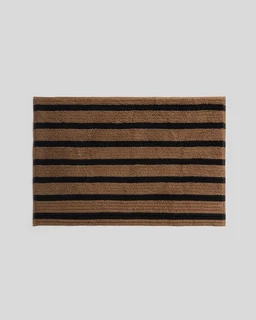 organic-resort-stripe-tub-mat-camel-with-soft-black_01_15bb8226-d572-48ae-b2a7-929313df6919