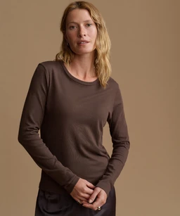 LONG-SLEEVE-SLIM-TEE-CHOCOLATE_042