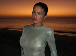 kylie_s_vacay-glam_look-_740x545_ratio