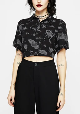 SS24Y269PARASITEBUGSSHORTSLEEVECROPSHIRT_003