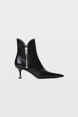 BLACK-outfit_5b514280-3b46-4447-ba0f-cfa95a8ea095