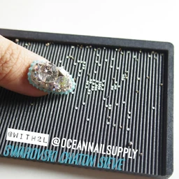 swarovski-chaton-sieve-crystal-tools-oceannailsupply-green-finger-nail_175