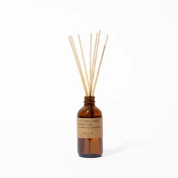 RD11EcommAmberMossReedDiffuser