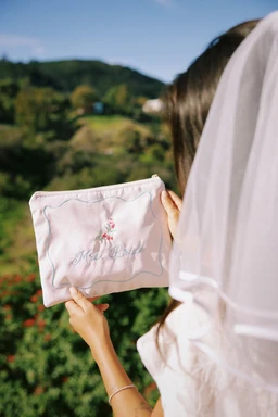 BRIDAL-MAKEUP-BAG-IVORY