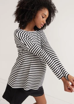 Longsleeve_Tee_Black_White_Stripe_016_R1_5d7c8570-299c-4494-b0c4-92ec74263cc9