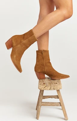 catybootie_cognacsuede_03_1_1